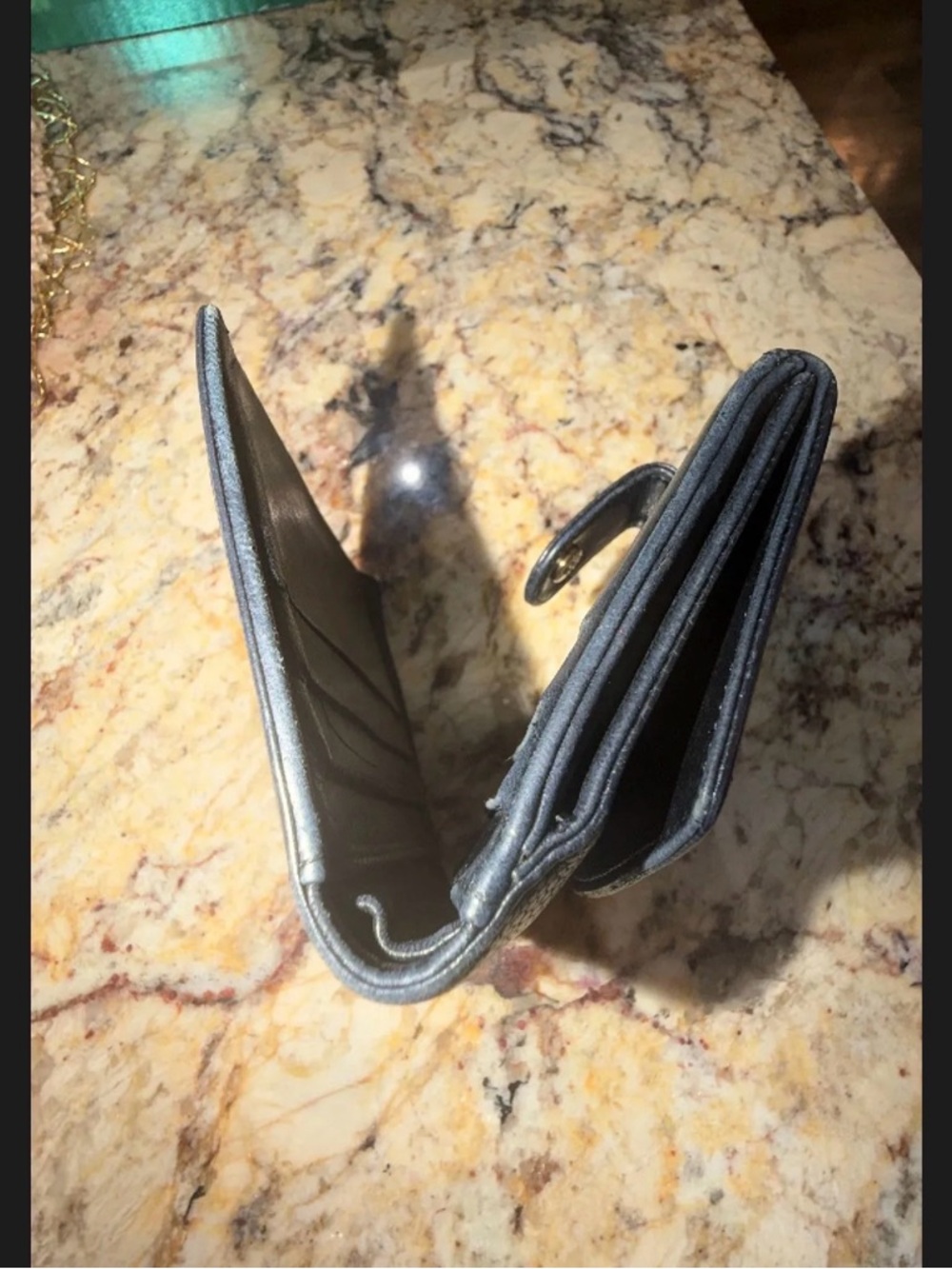 CHANEL Black Pebbled Caviar Leather Compact Wallet with Embossed CC - Picture 4 of 8